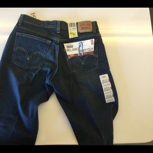Misses Levi Jeans 550 NWT